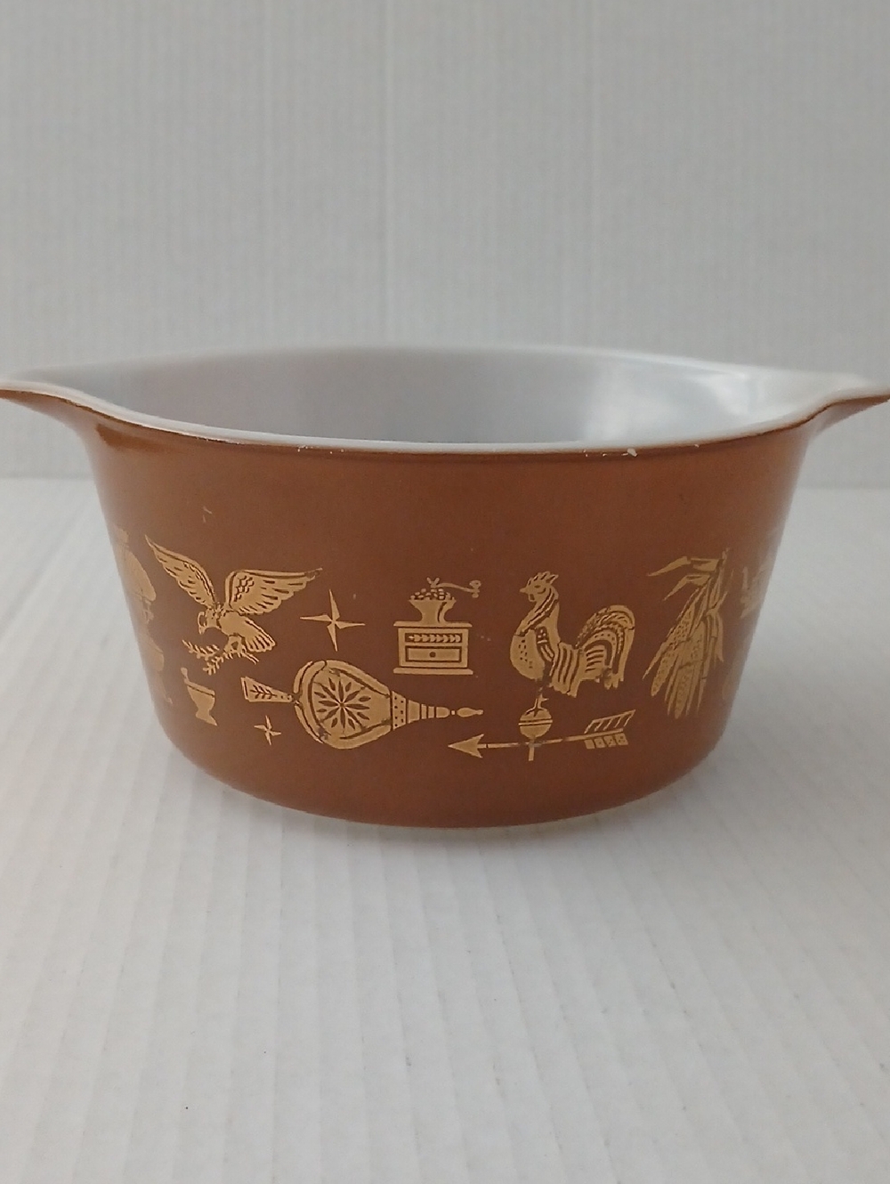 Vintage Pyrex Early American Colonial  Brown & Gold  1 quart Casserole Dish #473